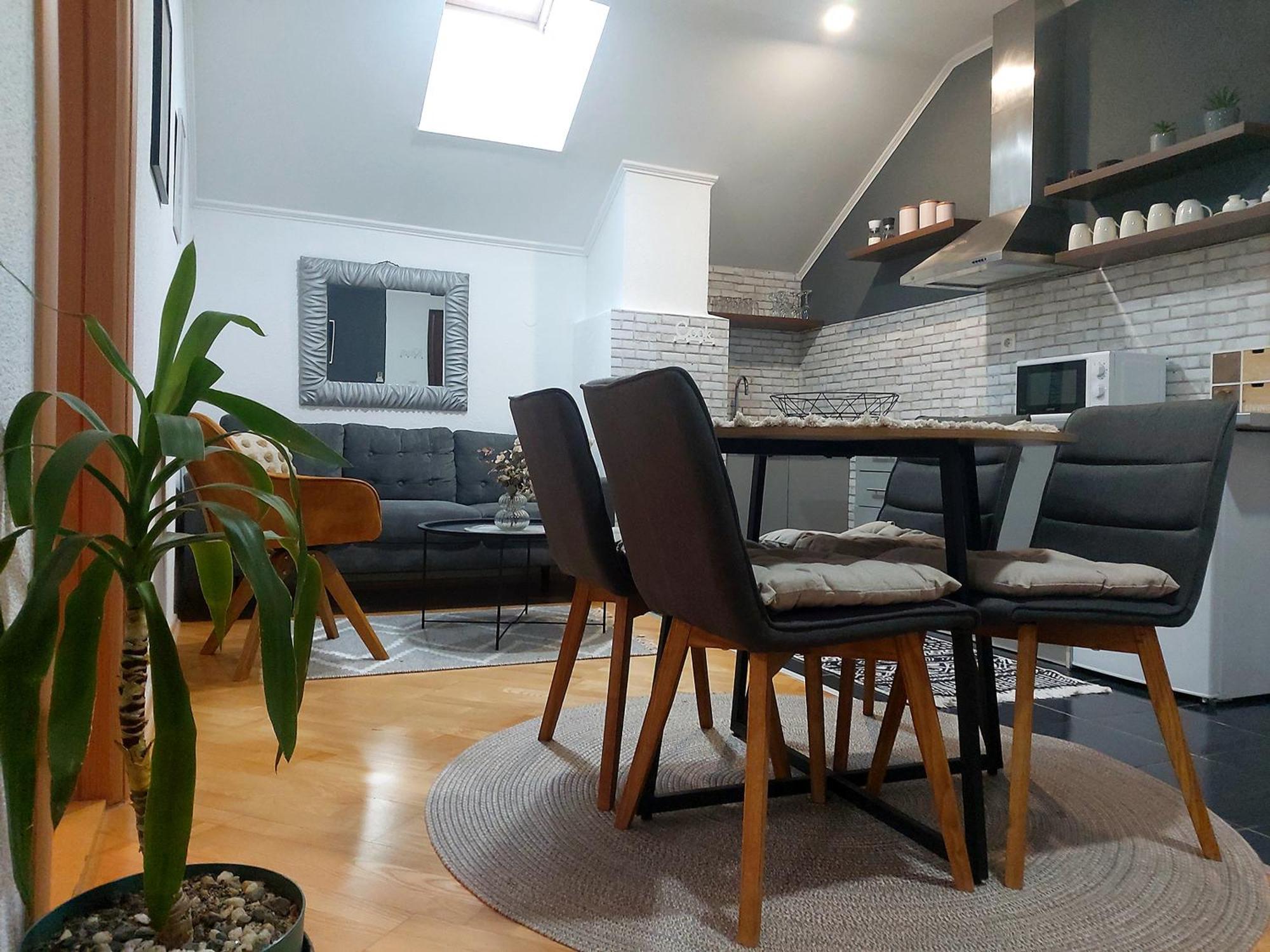 Apartment Zara With Terrace Near Old Town *