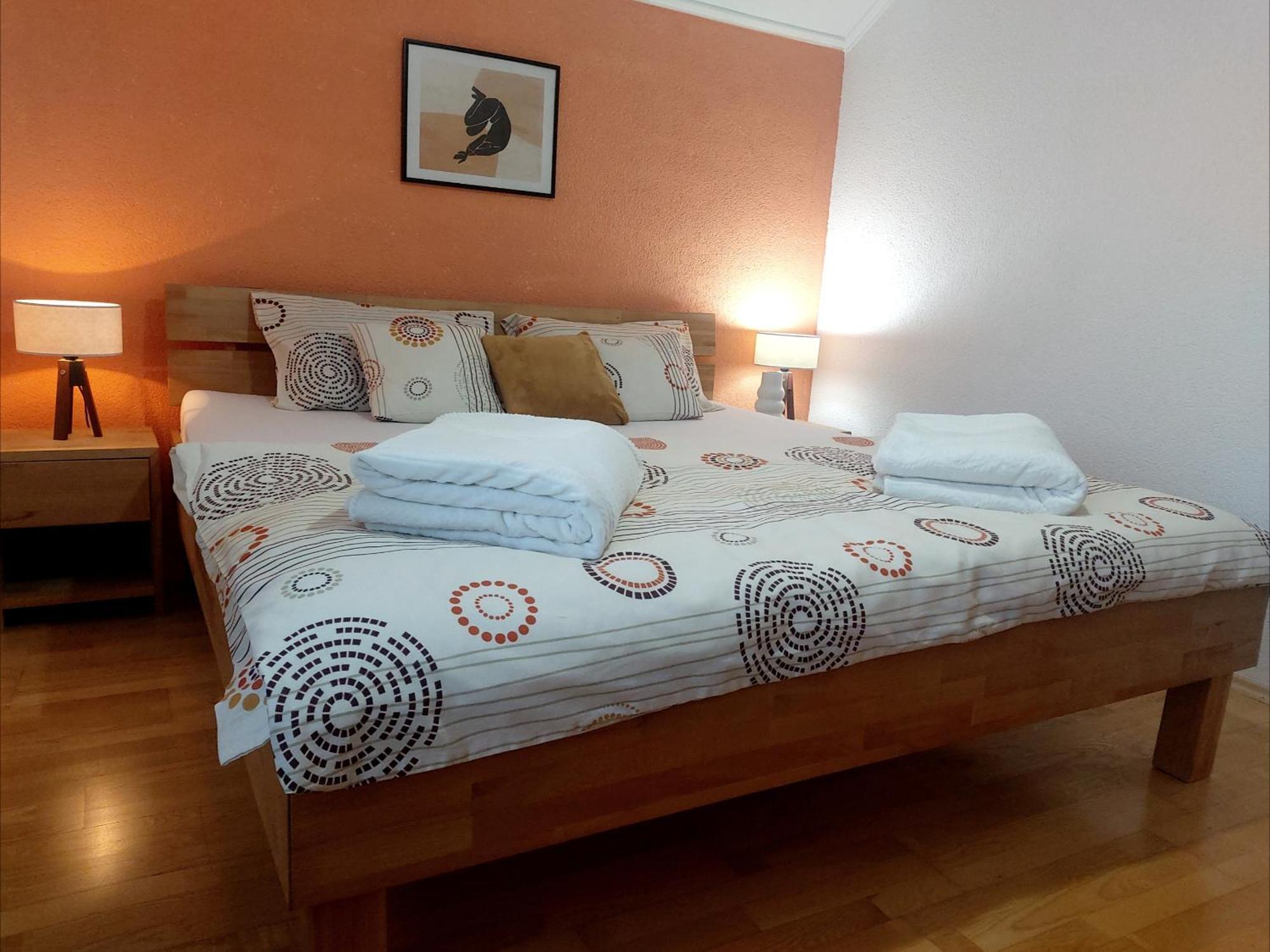 Apartment Zara With Terrace Near Old Town
